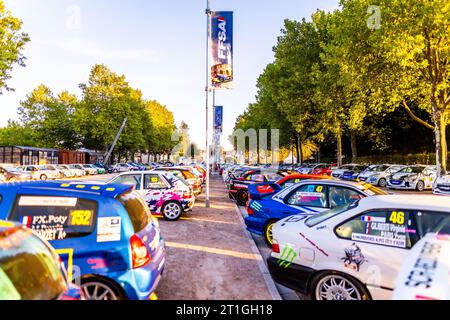 Ambert, Frankreich. Oktober 2023. 46 PARIS Yvan, GILIBERTI Virginie, BMW 325 I A8, Ambiance während des Finale de la Coupe de France des Rallyes Ambert 2023, vom 12. Und 14. Oktober 2023 in Ambert, Frankreich - Foto Damien Saulnier/DPPI Credit: DPPI Media/Alamy Live News Stockfoto