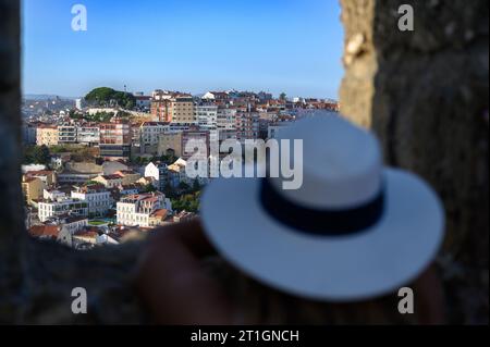 Ein Gebiet der Stadt Lissabon, von Castelo de São Jorge (Burg des Heiligen Georg oder Burg São Jorge) aus gesehen. Stockfoto