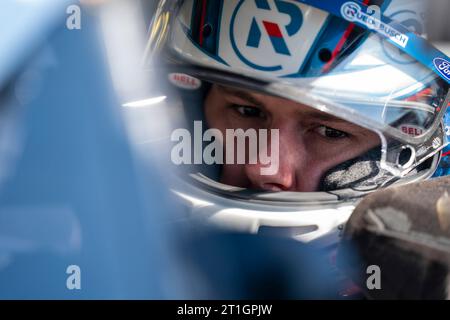 Concord, NC, USA. Oktober 2023. Jordan Anderson Racing schiebt Autos durch Technik für den Drive for the Cure 250, der von BlueCross BlieSheild aus North Carolina auf dem Charlotte Motor Speedway in Concord, NC, präsentiert wurde. (Credit Image: © Logan T Arce Grindstone Media Gr/ASP) NUR REDAKTIONELLE VERWENDUNG! Nicht für kommerzielle ZWECKE! Stockfoto