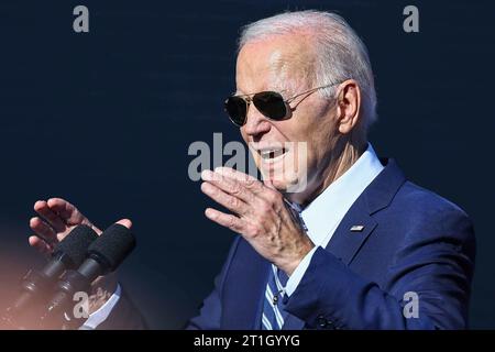 Philadelphia, Pennsylvania. Oktober 2023. US-Präsident Joe Biden hält am Freitag, den 13. Oktober 2023, in Philadelphia, Pennsylvania, Bemerkungen über Wasserstoffenergie am Hafen von Philadelphia. Quelle: Saquan Stimpson/CNP/dpa/Alamy Live News Stockfoto