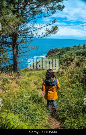 Monte Ulia in der Stadt San Sebastian, Baskenland. Besuchen Sie die versteckte Bucht der Stadt Illurgita Senadia oder Illurgita Senotia. Ausflug Stockfoto