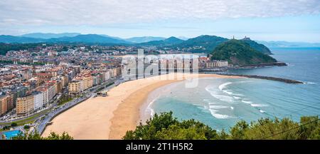 Panorama der Stadt San Sebastian vom Berg Ulia, Gipuzkoa. Baskenland Stockfoto