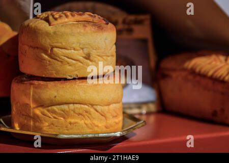Gänseleber oder Entenleberpastete in einem Gebäck, Fleischkuchen in einem Geschäft in der Carre d'Or, dem historischen Zentrum von Straßburg, Elsass, Frankreich Stockfoto
