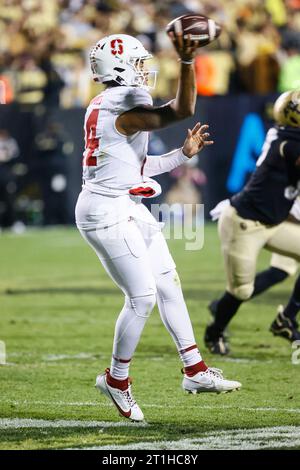 Boulder, CO, USA. Oktober 2023. Ashton Daniels (14), Quarterback von Stanford Cardinal, wirft in der ersten Hälfte des Fußballspiels zwischen Colorado und Stanford in Boulder, CO. Einen Pass. Derek Regensburger/CSM/Alamy Live News Stockfoto