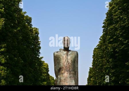 Paris, rund um die pont de l'Alma: Skulptur jardin de la vallee suisse Komitas zum Gedenken an den Völkermord an den armeniern Stockfoto