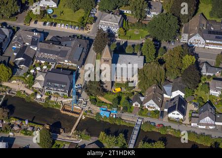 Luftbild, Kirche St. Jodokus, Baustelle am Fluss Lenne, Saalhausen, Lennestadt, Sauerland, Nordrhein-Westfalen, Deutschland ACHTUNGxMINDESTHONORARx60xEURO *** Luftaufnahme, Kirche St. Jodokus, Baustelle an der Lenne, Saalhausen, Lennestadt, Sauerland, Nordrhein-Westfalen, Deutschland ATTENTIONxMINESTHONORARx60xEURO Credit: Imago/Alamy Live News Stockfoto