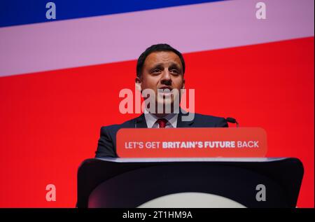 Aktenfoto vom 10/23 des schottischen Labour-Vorsitzenden Anas Sarwar während der Labour Party-Konferenz in Liverpool. Laut einer neuen Umfrage hat sich Scottish Labour mit der SNP in Westminster-Abstimmungsabsicht auf Höhe gebracht. Ausgabedatum: Samstag, 14. Oktober 2023. Stockfoto