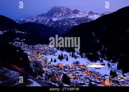 Nachtsicht, Falcade, Provinz Belluno, Region Venetien, Italien Stockfoto