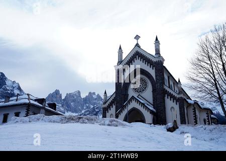 Kirche, Maria Unbefleckte, Falcade, Dolomiten, Provinz Belluno, Region Veneto, Italien Stockfoto