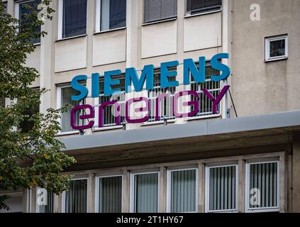 Berlin Mitte OT Moabit Siemens in der Huttenstraße ehemals AEG Turbinenfabrik, Architekt Peter Behrens - 14.10.2023 Berlin *** Berlin Mitte OT Moabit Siemens in der Huttenstraße ehemals AEG Turbinenfabrik, Architekt Peter Behrens 14 10 2023 Berlin Credit: Imago/Alamy Live News Stockfoto