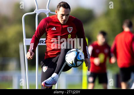 Hensol, Großbritannien. Oktober 2023. Connor Roberts aus Wales in der Ausbildung. Wales MD1 Training im Vale Resort am 14. Oktober 2023 vor dem Qualifikationsspiel zur UEFA EURO gegen Kroatien. Quelle: Lewis Mitchell/Alamy Live News Stockfoto