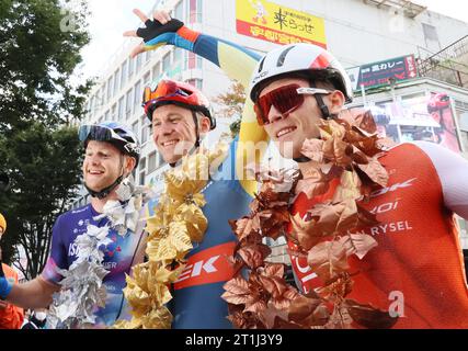 Utsunomiya, Japan. Oktober 2023. (L-R) der US-amerikanische Radfahrer Riley Sheehan von Israel-Premier Tech, der belgische Edward Theuns von Lidl-Trek und Alex Zingle von Cofidis Smile, nachdem sie am Samstag, den 14. Oktober 2023, das Japan Cup Criterium 2023 in Utsunomiya, 100 km nördlich von Tokio, beendeten. Theuns gewann das Japan Cup Criterium, während Sheehan den zweiten und Zingle den dritten Platz belegte. (Foto: Yoshio Tsunoda/AFLO) Stockfoto