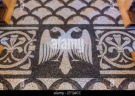 Mosaikboden in der Kirche Parrocchia Cristo Re Leuca, Santa Maria di Leuca, einem Dorf an der Adriaküste auf der Halbinsel Salento in Süditalien Stockfoto