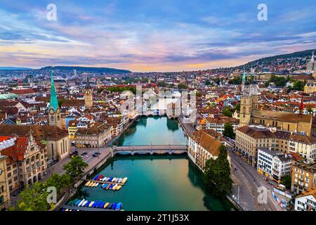 Zürich, Swizterland über die Limmat am Morgen. Stockfoto