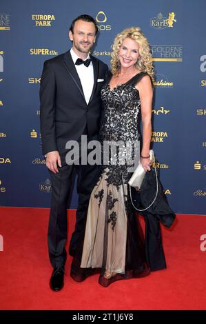 Victoria Herrmann mit Freund David Böthig bei der 29. Verleihung der Goldenen Henne 2023 im Studio 3 der Media City des MDR. Leipzig, 13.10.2023 *** Victoria Herrmann mit Freund David Böthig bei der 29 Preisverleihung der Goldenen Hen 2023 im Studio 3 der Medienstadt MDR Leipzig, 13 10 2023 Foto:XF.xKernx/xFuturexImagex henne 3164 Credit: Imago/Alamy Live News Stockfoto