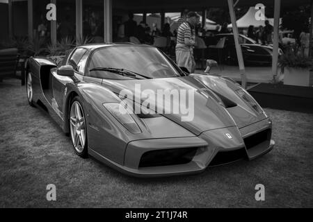 Ferrari Enzo, ausgestellt auf der Salon Privé Concours d’Elégance Motorshow im Schloss Blenheim. Stockfoto