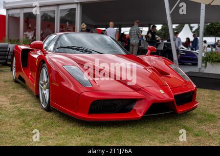 Ferrari Enzo, ausgestellt auf der Salon Privé Concours d’Elégance Motorshow im Schloss Blenheim. Stockfoto