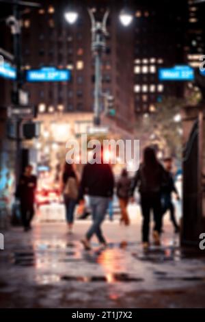 Unschärfe der New Yorker Straßenszene bei Nacht Stockfoto