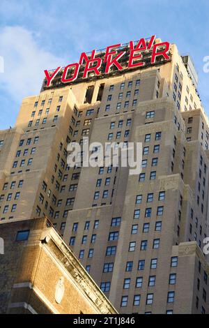 Das New Yorker Hotel, ein 1930 erbautes Hochhaus im Art déco-Stil, ist Ein Mixed Use Building im Hell's Kitchen Viertel von Manhatten. Stockfoto