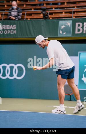 Stockholm, Kungliga tennishallen, Tomáš Macháč gegen Duje Ajduković. Tomáš Macháč gewinnt in zwei Sätzen. Tomáš Macháč Stockfoto