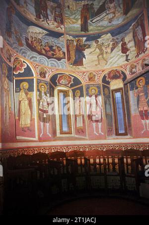 Tutana, Landkreis Arges, Rumänien, 2000. Inneres der St. Athanasius christlich-orthodoxe Kirche im Tutana-Kloster, ein historisches Denkmal aus dem 15. Jahrhundert. Stockfoto