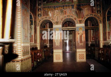 Tutana, Landkreis Arges, Rumänien, 2000. Inneres der St. Athanasius christlich-orthodoxe Kirche im Tutana-Kloster, ein historisches Denkmal aus dem 15. Jahrhundert. Stockfoto