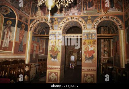 Tutana, Landkreis Arges, Rumänien, 2000. Inneres der St. Athanasius christlich-orthodoxe Kirche im Tutana-Kloster, ein historisches Denkmal aus dem 15. Jahrhundert. Stockfoto