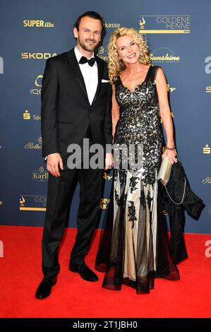 Victoria Herrmann mit Freund David Böthig bei der 29. Verleihung der Goldenen Henne 2023 im Studio 3 der Media City des MDR. Leipzig, 13.10.2023 *** Victoria Herrmann mit Freund David Böthig bei der 29 Preisverleihung der Goldenen Hen 2023 im Studio 3 der Medienstadt MDR Leipzig, 13 10 2023 Foto:Xn.xKubelkax/xFuturexImagex henne 3361 Credit: Imago/Alamy Live News Stockfoto