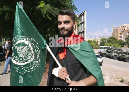 Beirut, Libanon. Oktober 2023. Tausende von Menschen demonstrieren am 13. Oktober 2023 in Beirut, Libanon, pro Palästina. (Foto: Elisa Gestri/SIPA USA) Credit: SIPA USA/Alamy Live News Stockfoto
