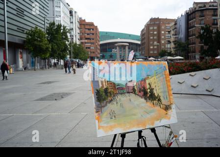 Madrid, Spanien. Oktober 2023. Ein Maler während der Feier des 20. Nationalen Malwettbewerbs auf der Plaza de Dali in Madrid im Herbst, Spanien, am 14. Oktober 2023. Spanien (Foto: Oscar Gonzalez/SIPA USA) (Foto: Oscar Gonzalez/SIPA USA) Credit: SIPA USA/Alamy Live News Stockfoto