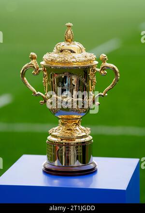Der Webb Ellis Cup im Stadion vor dem Viertelfinalspiel der Rugby-Weltmeisterschaft 2023 in Stade de Marseille, Frankreich. Bilddatum: Samstag, 14. Oktober 2023. Stockfoto