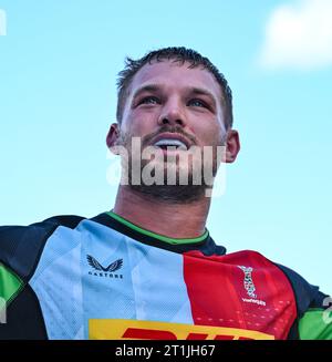 Kingsholm Stadium, Gloucester, Gloucestershire, Großbritannien. Oktober 2023. Gallagher Premiership Rugby, Gloucester gegen Harlequins; in der hinteren Reihe feiert will Evans von Harlequins einen Versuch in der 25. Minute, um den Punktestand zu erreichen 14-12 Credit: Action Plus Sports/Alamy Live News Stockfoto