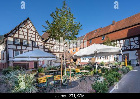 Annweiler am Trifels. Ein gemütlicher Ort mit vielen Fachwerkhäusern. Wasgau, Rheinland-Pfalz, Deutschland, Europa Stockfoto