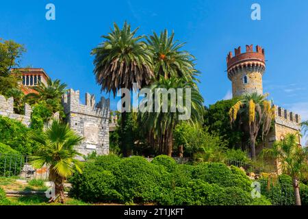 Castello D'Albertis. Museum der Kulturen der Welt, Genua, Italien. Das Schloss D'Albertis ist eine historische Residenz in Genua im Nordwesten Italiens. Es war die fiction Stockfoto