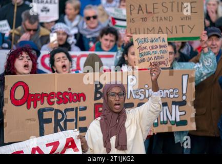 Demonstranten während einer Demonstration der Solidaritätskampagne in Schottland in Edinburgh. Bilddatum: Samstag, 14. Oktober 2023. Stockfoto