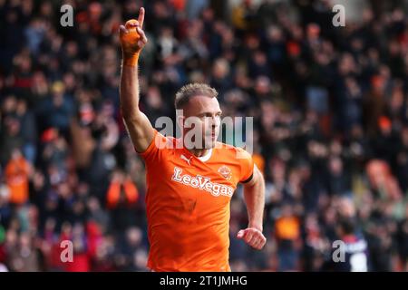 Jordan Rhodes von Blackpool feiert das erste Tor ihrer Mannschaft während des Spiels der Sky Bet League One im Bloomfield Stadium, Blackpool. Bilddatum: Samstag, 14. Oktober 2023. Stockfoto