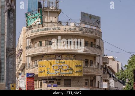 Blick auf ein Einkaufszentrum in der Stadt Ramallah, Westjordanland, Palästina. Die Stadt ist die Heimat von Teilen der palästinensischen Regierung - neben Gaza-Stadt Stockfoto