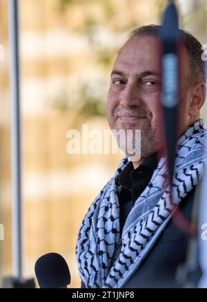 Westminster, London, Großbritannien. Oktober 2023. Oppositionsgruppen protestieren in Zentral-London als Reaktion auf die anhaltende Krise zwischen Israel und Hamas im Gazastreifen. Israel erklärte, dass nach dem Angriff der Hamas auf Israel am vergangenen Wochenende ein Kriegszustand zwischen den beiden Regionen besteht, bei dem mehr als 1000 israelische Männer, Frauen und Kinder ums Leben kamen. Diejenigen, die Palästina unterstützen, sind besorgt über die Reaktion des israelischen Militärs. Quelle: Newspics UK London/Alamy Live News Stockfoto