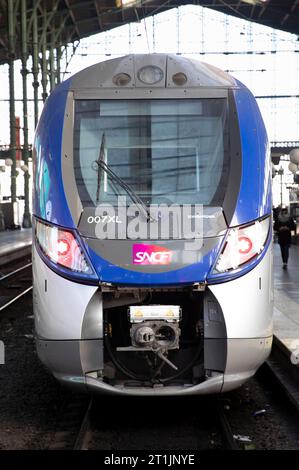 Im Französischen Eisenbahnnetz verkehren Züge der SNCF als staatliche Eisenbahngesellschaft Frankreichs mit Sitz in Saint-Denis und Thalys-Züge einer belgischen Genossenschaft. Paris, 14.10.2023 *** das französische Eisenbahnnetz wird von SNCF Trains als französische Staatsbahn mit Sitz in Saint Denis und Thalys Trains einer belgischen Genossenschaft betrieben Paris, 14 10 2023 Foto:XR.xSchmiegeltx/xFuturexImagex sncf 3004 Credit: Imago/Alamy Live News Stockfoto