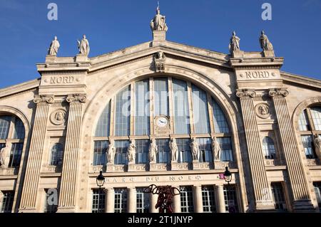 Paris Gare du Nord - im Französischen Eisenbahnnetz verkehren Züge der SNCF als staatliche Eisenbahngesellschaft Frankreichs mit Sitz in Saint-Denis und Thalys-Züge einer belgischen Genossenschaft. Paris, 14.10.2023 *** Paris Gare du Nord das französische Eisenbahnnetz wird von SNCF Trains als französische Staatsbahn mit Sitz in Saint Denis und Thalys Trains einer belgischen Genossenschaft Paris, 14 10 2023 Foto:XR.xSchmiegeltx/xFuturexImagex sncf 3002 Credit: Imago/Alamy Live News bedient Stockfoto