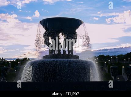 Berühmter Brunnen im Vigeland Park Oslo, aufgenommen im Juli 2023 Stockfoto