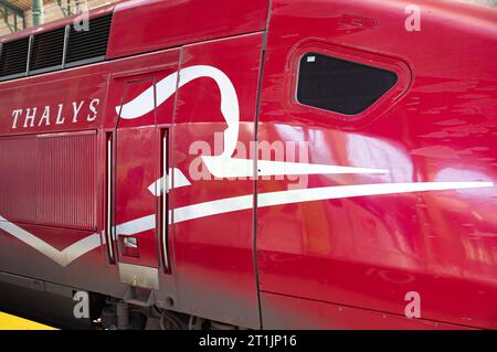 Im Französischen Eisenbahnnetz verkehren Züge der SNCF als staatliche Eisenbahngesellschaft Frankreichs mit Sitz in Saint-Denis und Thalys-Züge einer belgischen Genossenschaft. Paris, 14.10.2023 *** das französische Eisenbahnnetz wird von SNCF Trains als französische Staatsbahn mit Sitz in Saint Denis und Thalys Trains einer belgischen Genossenschaft betrieben Paris, 14 10 2023 Foto:XR.xSchmiegeltx/xFuturexImagex sncf 3011 Credit: Imago/Alamy Live News Stockfoto