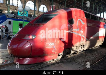 Im Französischen Eisenbahnnetz verkehren Züge der SNCF als staatliche Eisenbahngesellschaft Frankreichs mit Sitz in Saint-Denis und Thalys-Züge einer belgischen Genossenschaft. Paris, 14.10.2023 *** das französische Eisenbahnnetz wird von SNCF Trains als französische Staatsbahn mit Sitz in Saint Denis und Thalys Trains einer belgischen Genossenschaft betrieben Paris, 14 10 2023 Foto:XR.xSchmiegeltx/xFuturexImagex sncf 3012 Credit: Imago/Alamy Live News Stockfoto