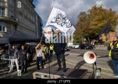 Die fundamentalistische islamische Bewegung Hizb ut Tahrir hält am Samstag, den 14. Oktober 2023, eine Unterstützungsdemonstration für die Befreiung Palästinas in Sankt Hans Torv in Kopenhagen ab. (Foto: THOMAS SJOERUP/Ritzau Scanpix). (Foto: Thomas Sjoerup/Scanpix 2023) Stockfoto