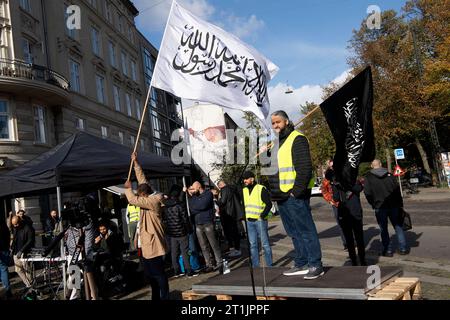 Die fundamentalistische islamische Bewegung Hizb ut Tahrir hält am Samstag, den 14. Oktober 2023, eine Unterstützungsdemonstration für die Befreiung Palästinas in Sankt Hans Torv in Kopenhagen ab. (Foto: THOMAS SJOERUP/Ritzau Scanpix). (Foto: Thomas Sjoerup/Scanpix 2023) Stockfoto