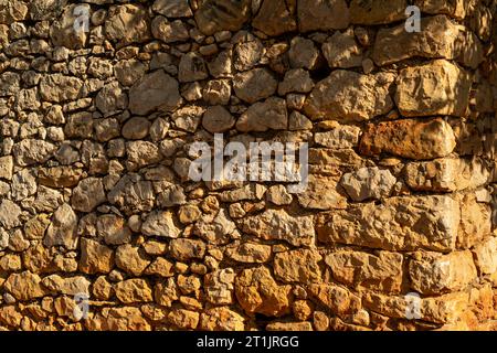 Detailaufnahme einer einfachen Kalksteinwand – Stockfoto Stockfoto