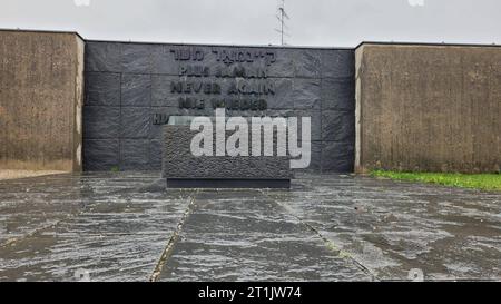 DATENSATZDATUM NICHT ANGEGEBEN Merkmal/Symbol: KZ-Gedenkstätte Dachau 07/23 Babs die KZ-Gedenkstätte Dachau im Juli 2023 Deutschland Bayern deutsch deutsches deutsche Geschichte Konzentrationslager KL Nationalsozialismus NS-Zeit Gedenktafel deutsches Konzentrationslager quer *** Spielsymbol KZ-Gedenkstätte Dachau 07 23 Babs das KZ-Gedenkstätte Dachau im juli 2023 deutschland bayern deutsche Geschichte KZ-Gedenkstätte Dachau KL Nationalsozialismus Gedenktafel aus nazi-Zeit deutsches Konzentrationslager t.s. Credit: Imago/Alamy Live News Stockfoto