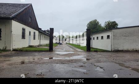 DATENSATZDATUM NICHT ANGEGEBEN Merkmal/Symbol: KZ-Gedenkstätte Dachau 07/23 Babs die KZ-Gedenkstätte Dachau im Juli 2023 Deutschland Bayern deutsch deutsches deutsche Geschichte Konzentrationslager KL Nationalsozialismus NS-Zeit Baracken deutsches Konzentrationslager quer *** Feature Symbol KZ-Gedenkstätte Dachau 07 23 Babs KZ-Gedenkstätte Dachau im Juli 2023 deutschland bayern deutsches Konzentrationslager deutsches Konzentrationslager KL Nationalsozialismus NS-Zeitbaracken deutsches Konzentrationslager in der Schweiz Kredit: Imago/Alamy Live News Stockfoto