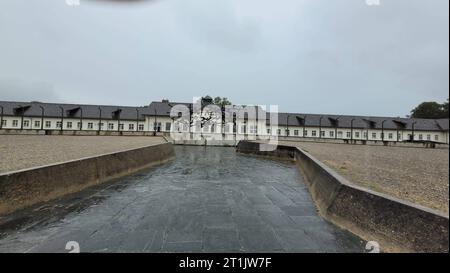 DATENSATZDATUM NICHT ANGEGEBEN Merkmal/Symbol: KZ-Gedenkstätte Dachau 07/23 Babs die KZ-Gedenkstätte Dachau im Juli 2023 Deutschland Bayern deutsch deutsches deutsche Geschichte Konzentrationslager KL Nationalsozialismus NS-Zeit Appellplatz und das Internationale Mahnmal von Nandor Glid Skulptur deutsches Konzentrationslager quer *** Feature Symbol KZ-Gedenkstätte Dachau 07 23 Babs die KZ-Gedenkstätte Dachau im Juli 2023 Deutschland Bayern Deutsche Geschichte Konzentrationslager KL Nationalsozialismus NS Zeit Appellplatz und die Internationale Gedenkstätte von Nandor Glid Skulptur deutsch Stockfoto