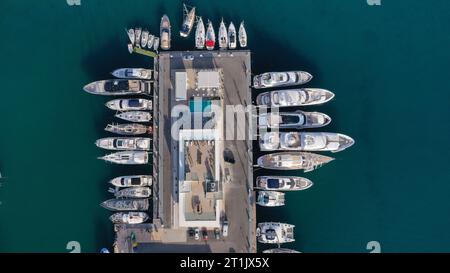 Velero y puesta de sol Stockfoto